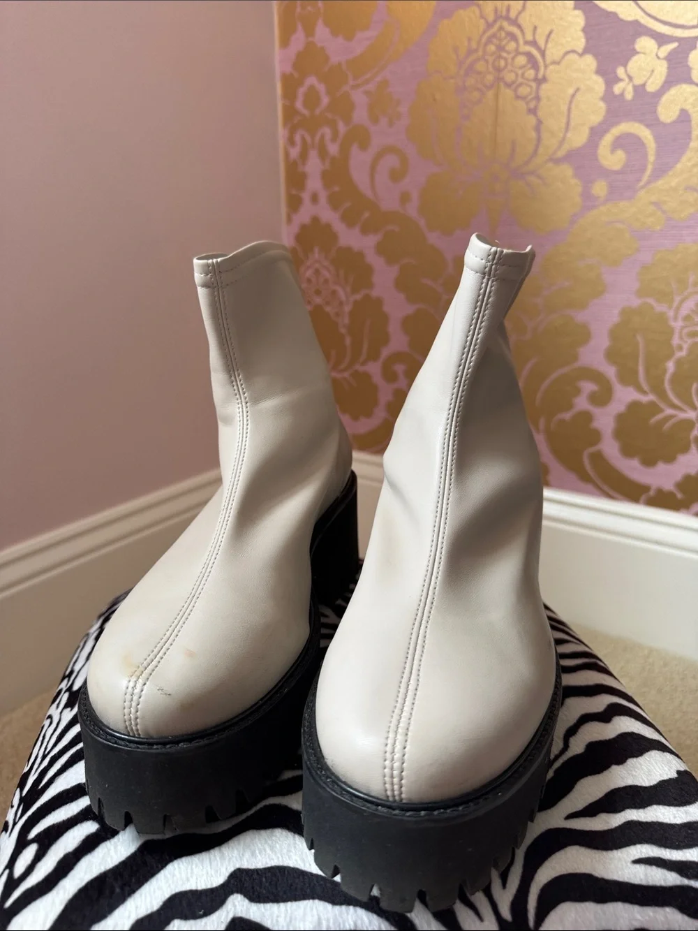 Frame Denim Cream/Gray Platform Ankle Boots with Chunky Black Sole size 9